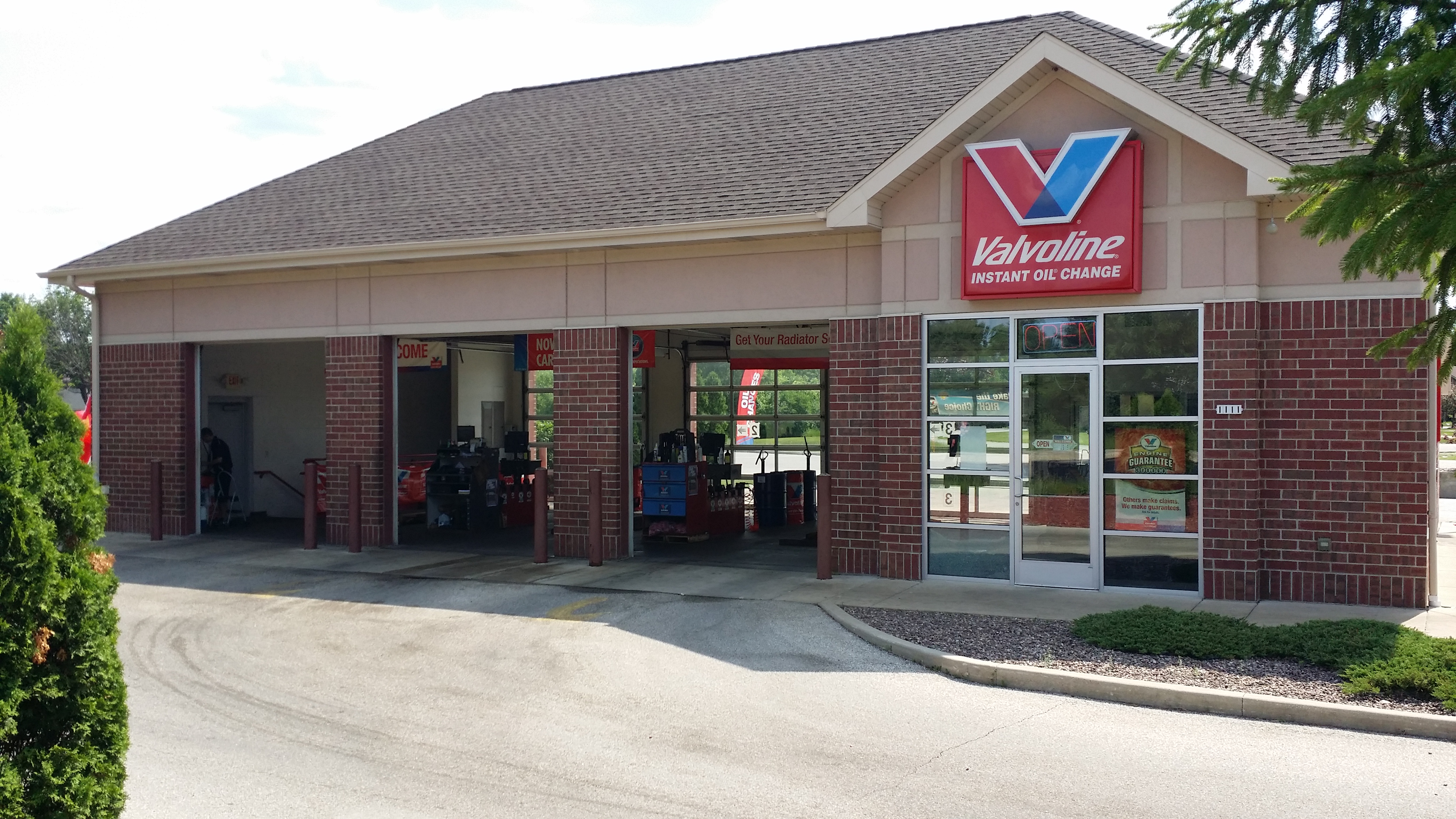 Oil change near me deals open now