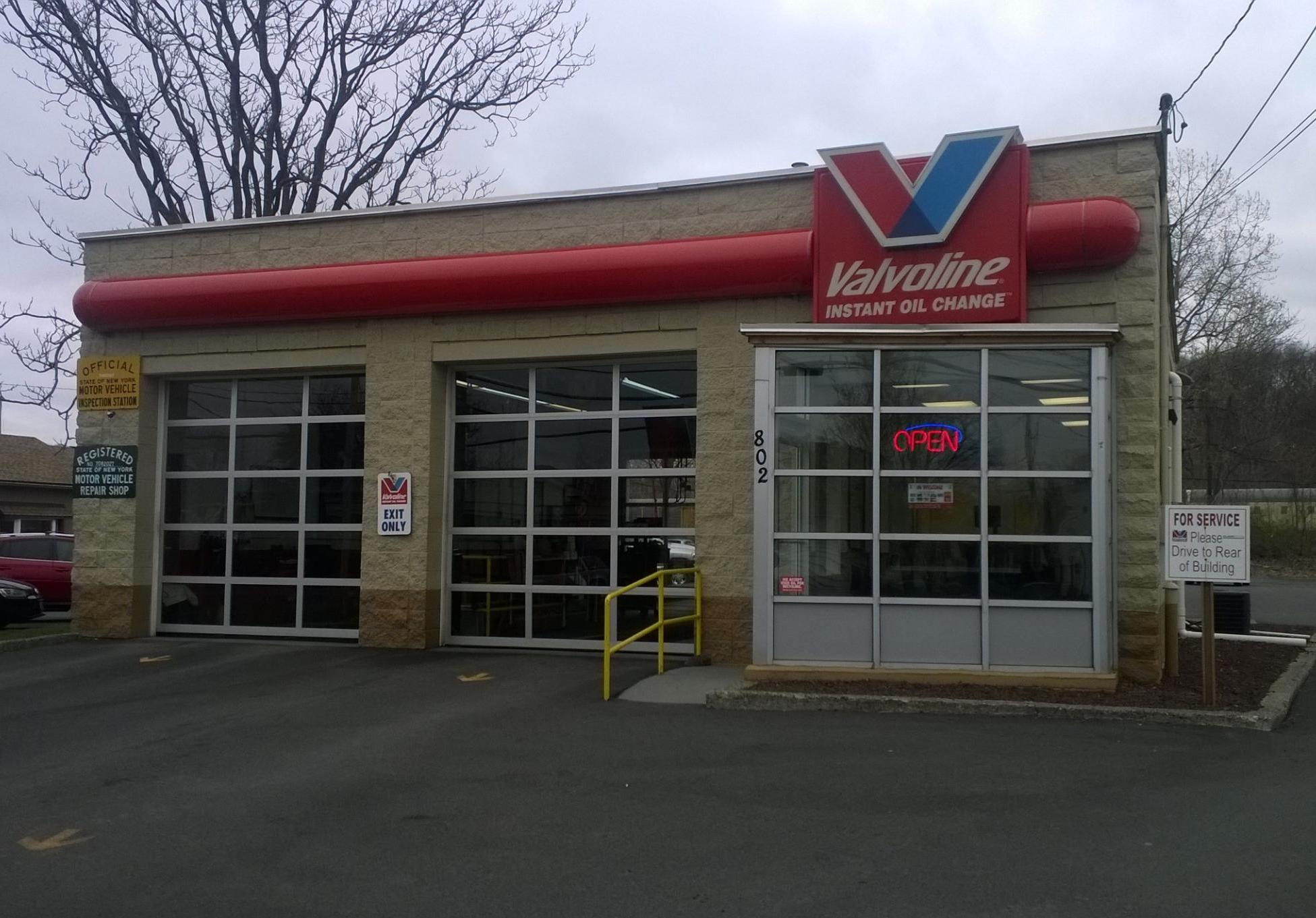 Kingston Oil Change Services Valvoline Instant Oil Change℠ AE6407